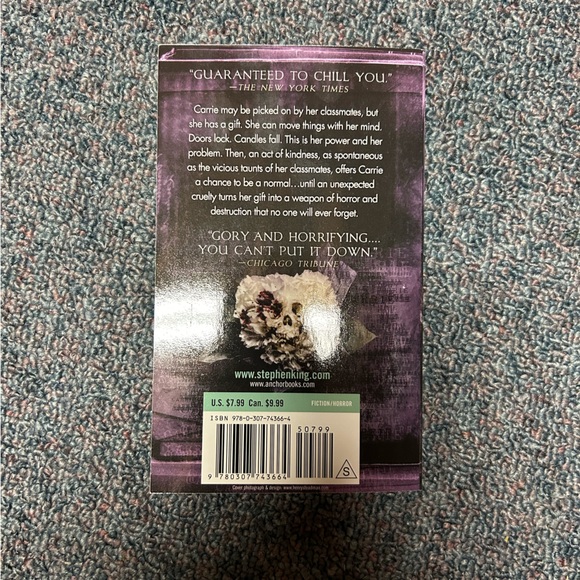 Carrie in Paperback - Picture 2 of 4